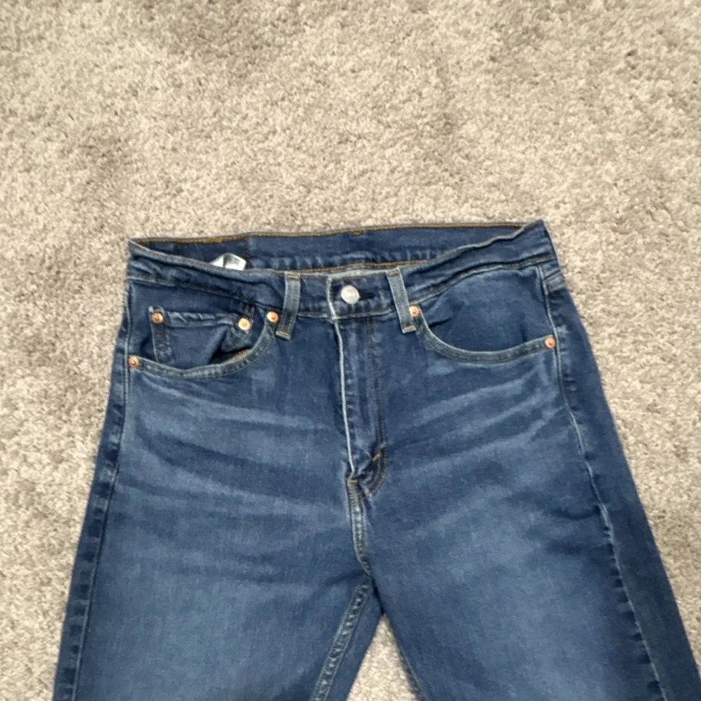 Levi's Men's Blue Denim Jeans Medium Wash Straight Leg Regular Fit Mid Rise - Picture 2 of 9